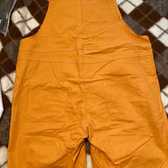 Men’s XL overall shorts, mustard yellow, with 6 pockets! Never worn! - Picture 2 of 8